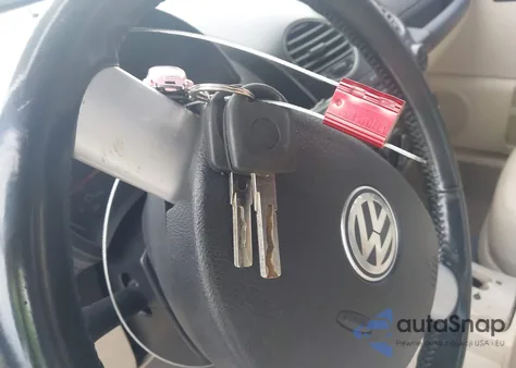 2009 Volkswagen New Beetle 2.5L from USA, damaged, VIN 3VWPW31C59M507135